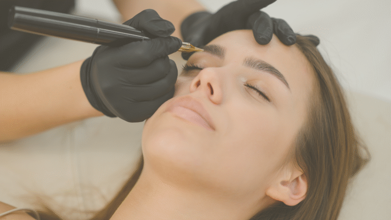 Como tirar maquiagem definitiva: entenda como remover com segurança
